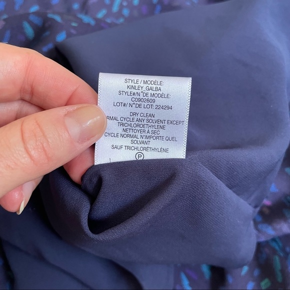 Theory Blue V-Neck Kinley Galba Printed Silk Shift Dress EUC Size 4 C0902609 - Picture 10 of 11